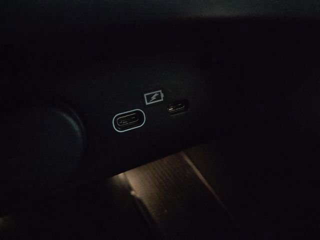 Used 2023 Volvo XC40 Recharge Ultimate image 24