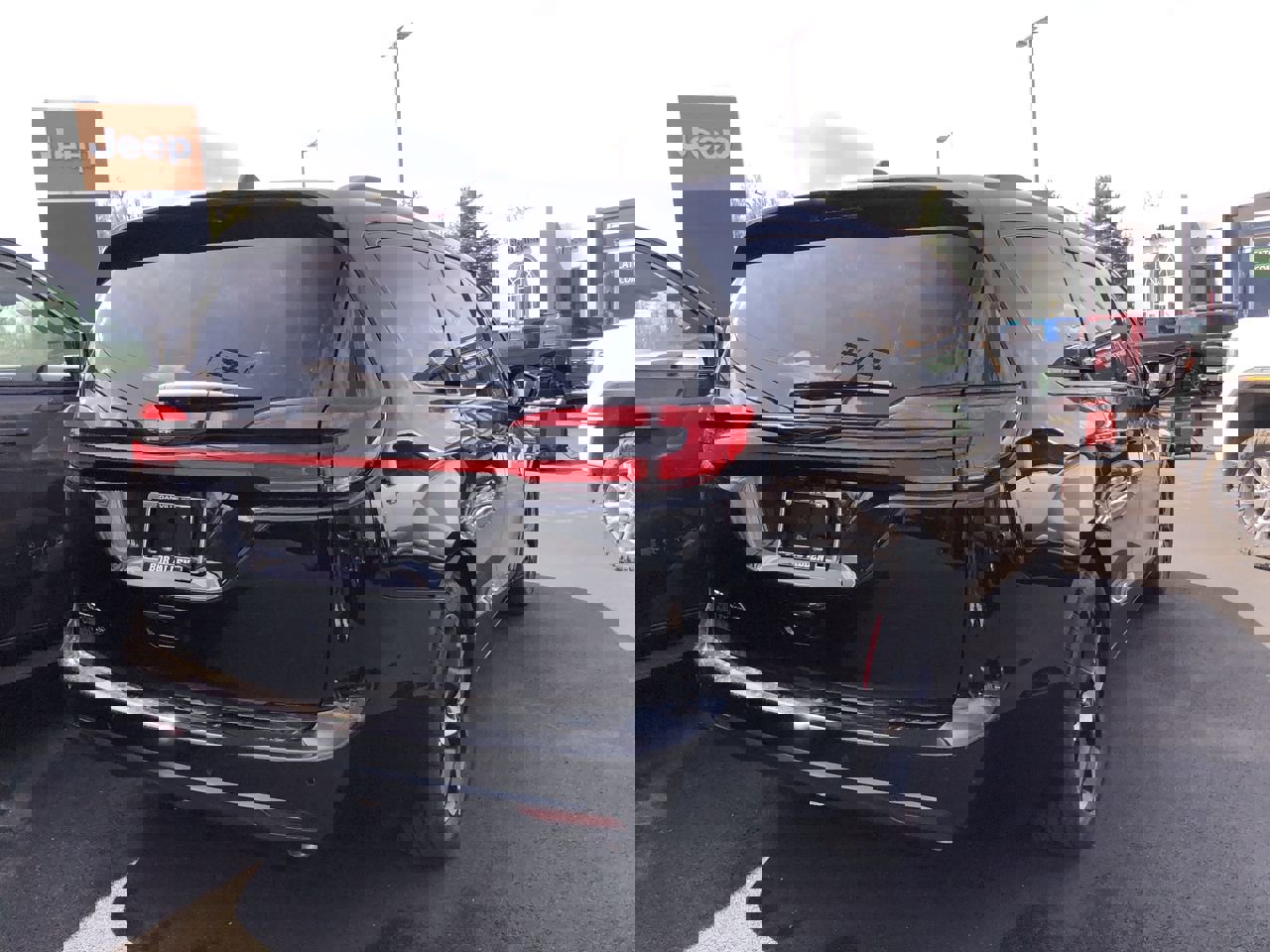 New 2026 Chrysler Pacifica Select image 5