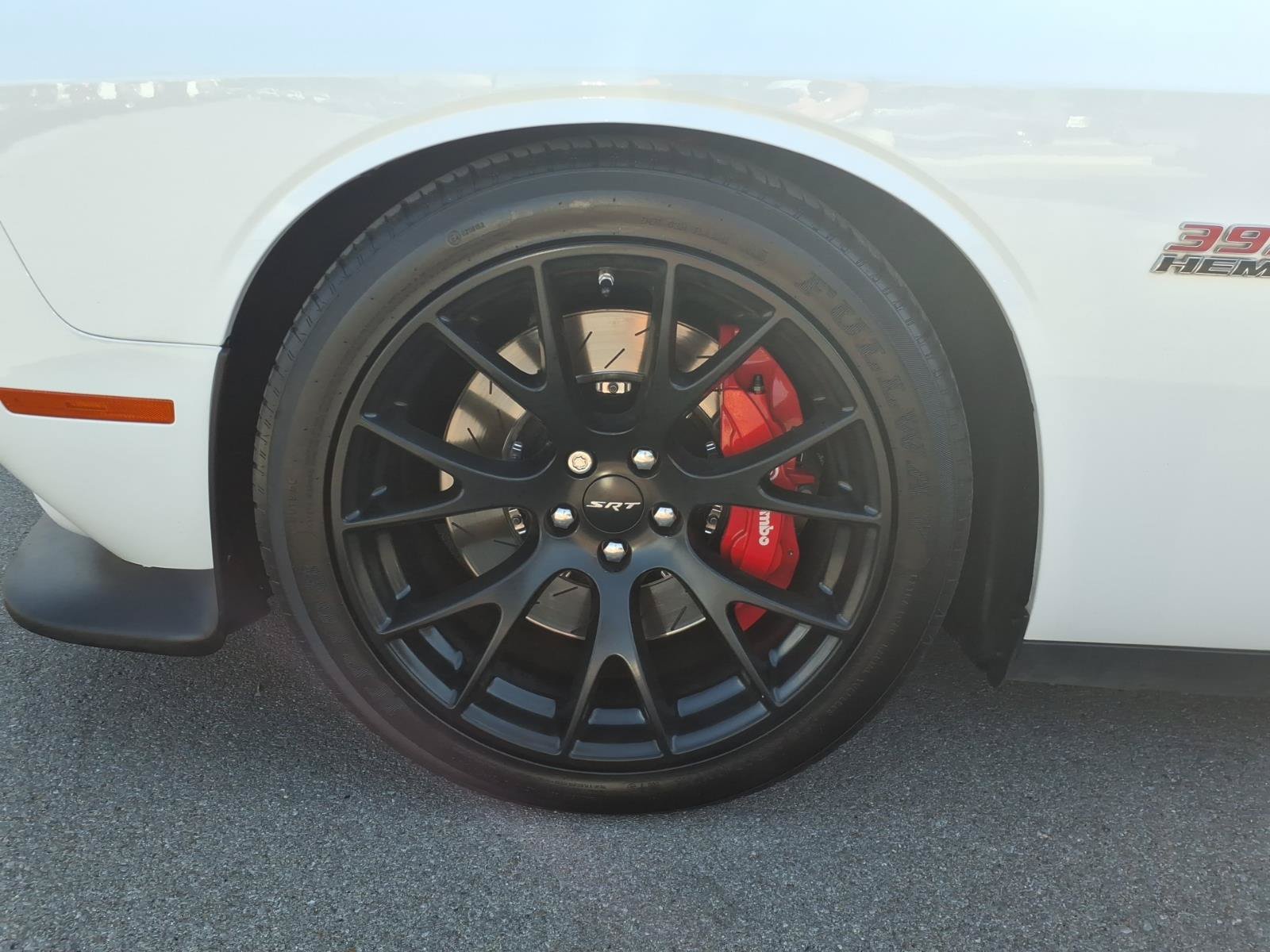 Used 2016 Dodge Challenger SRT w/ Technology Group RWD image 9