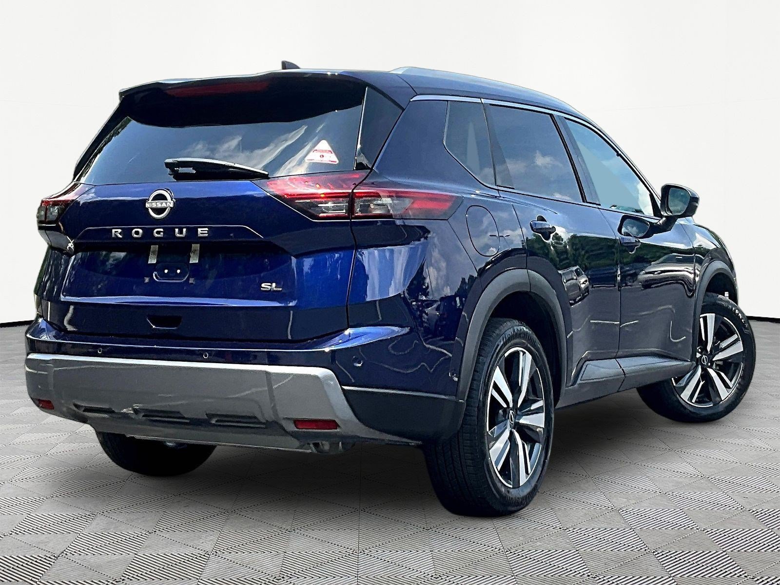Used 2026 Nissan Rogue SL FWD image 13