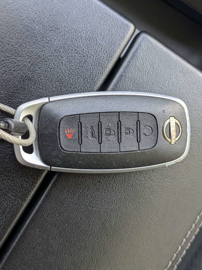 Used 2024 Nissan Rogue SV FWD image 27