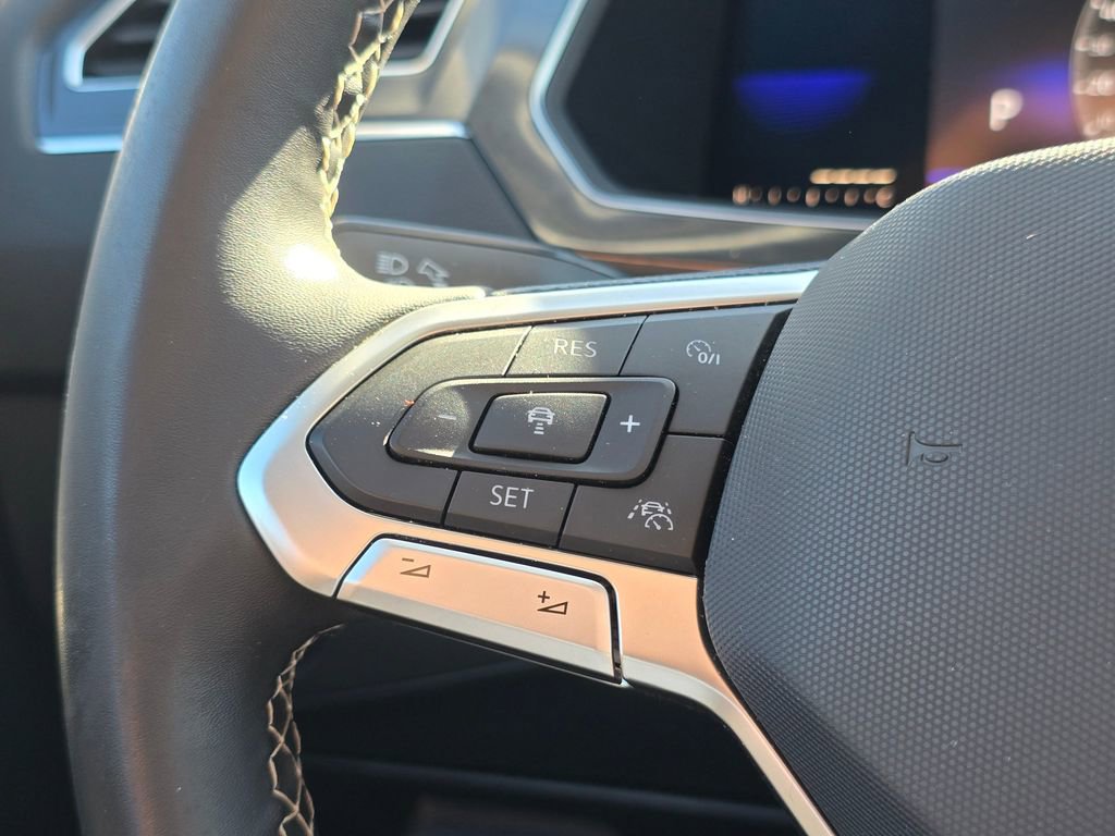 Used 2022 Volkswagen Tiguan SE image 36