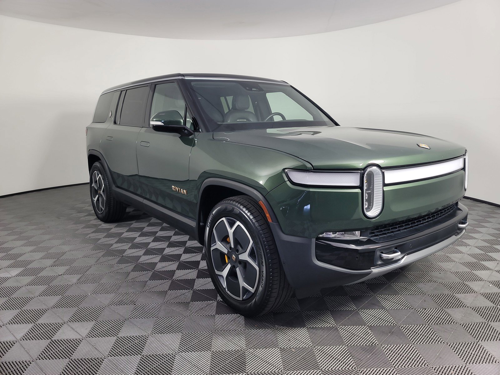 Used 2024 Rivian R1S Adventure AWD/4WD image 7