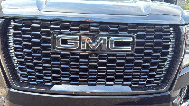Used 2023 GMC Yukon Denali Ultimate AWD/4WD image 7