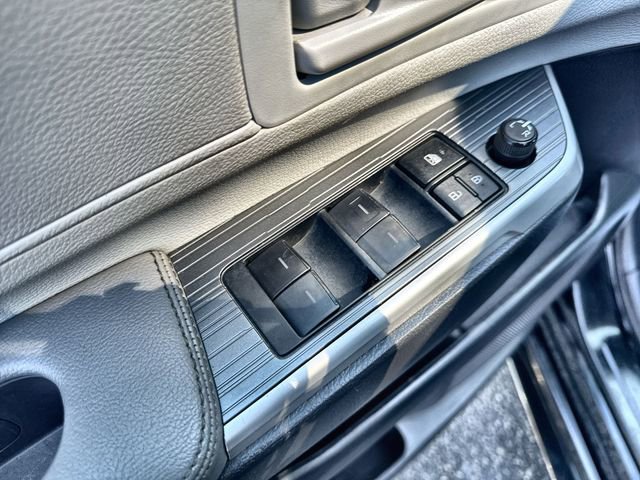 Used 2025 Toyota Sienna LE image 22