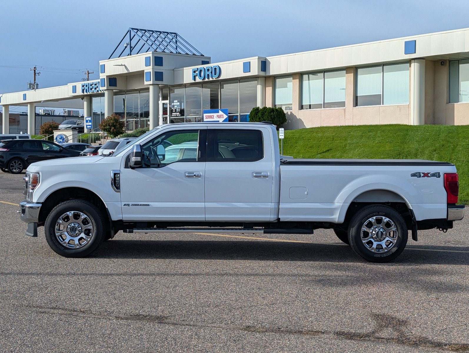 Used 2022 Ford F350 Lariat w/ Lariat Ultimate Package AWD/4WD image 2