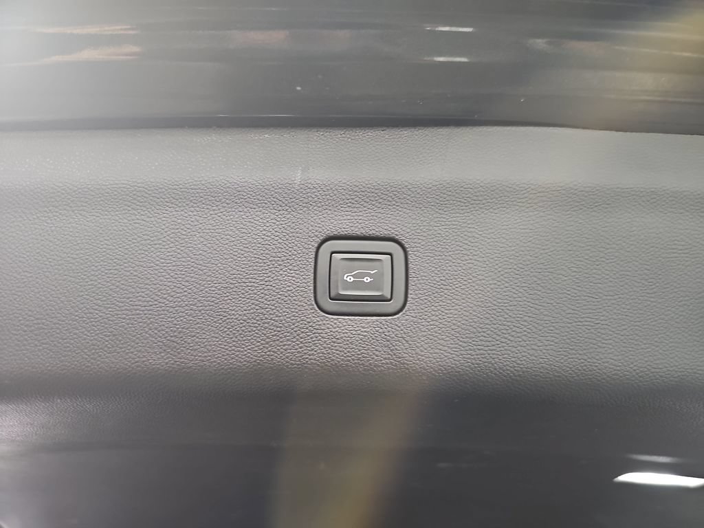 Used 2021 Buick Enclave Essence w/ Sound and Sites Package AWD/4WD image 13