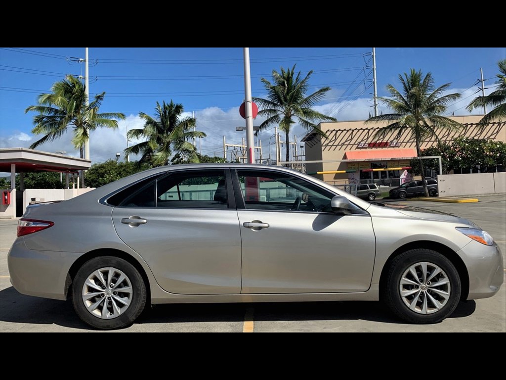 Used 2017 Toyota Camry LE image 4
