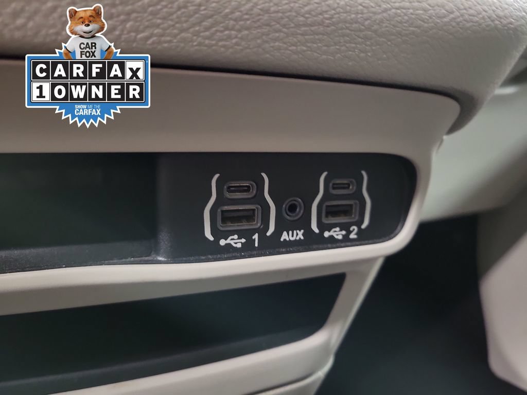 Used 2023 Chrysler Pacifica Touring-L FWD image 18