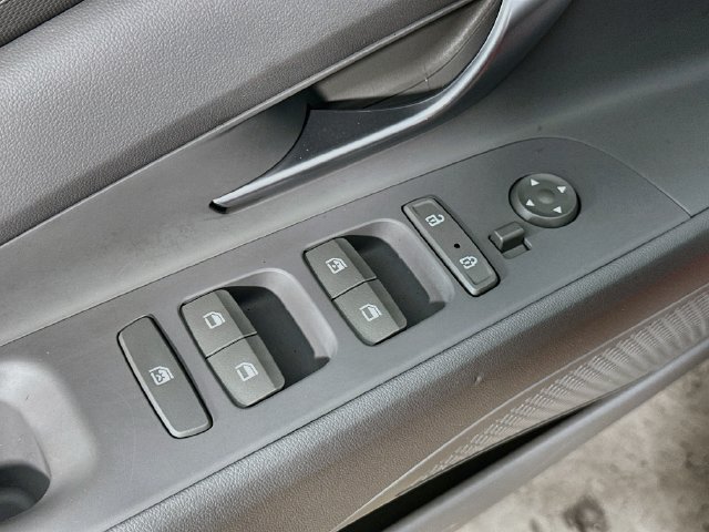 Certified 2021 Hyundai Elantra SEL FWD image 17