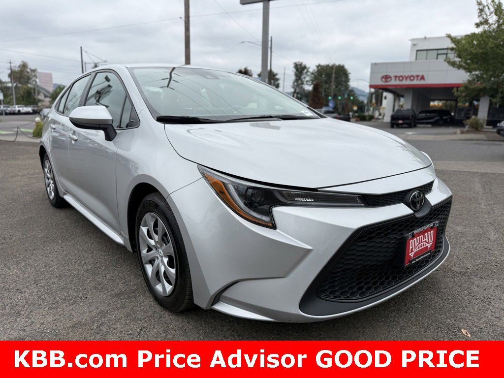 Used 2021 Toyota Corolla LE image 3