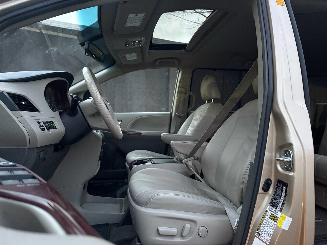 Used 2014 Toyota Sienna XLE FWD image 56