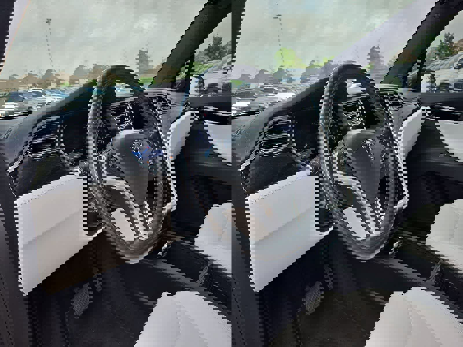 Used 2018 Tesla Model X 100D AWD/4WD image 2