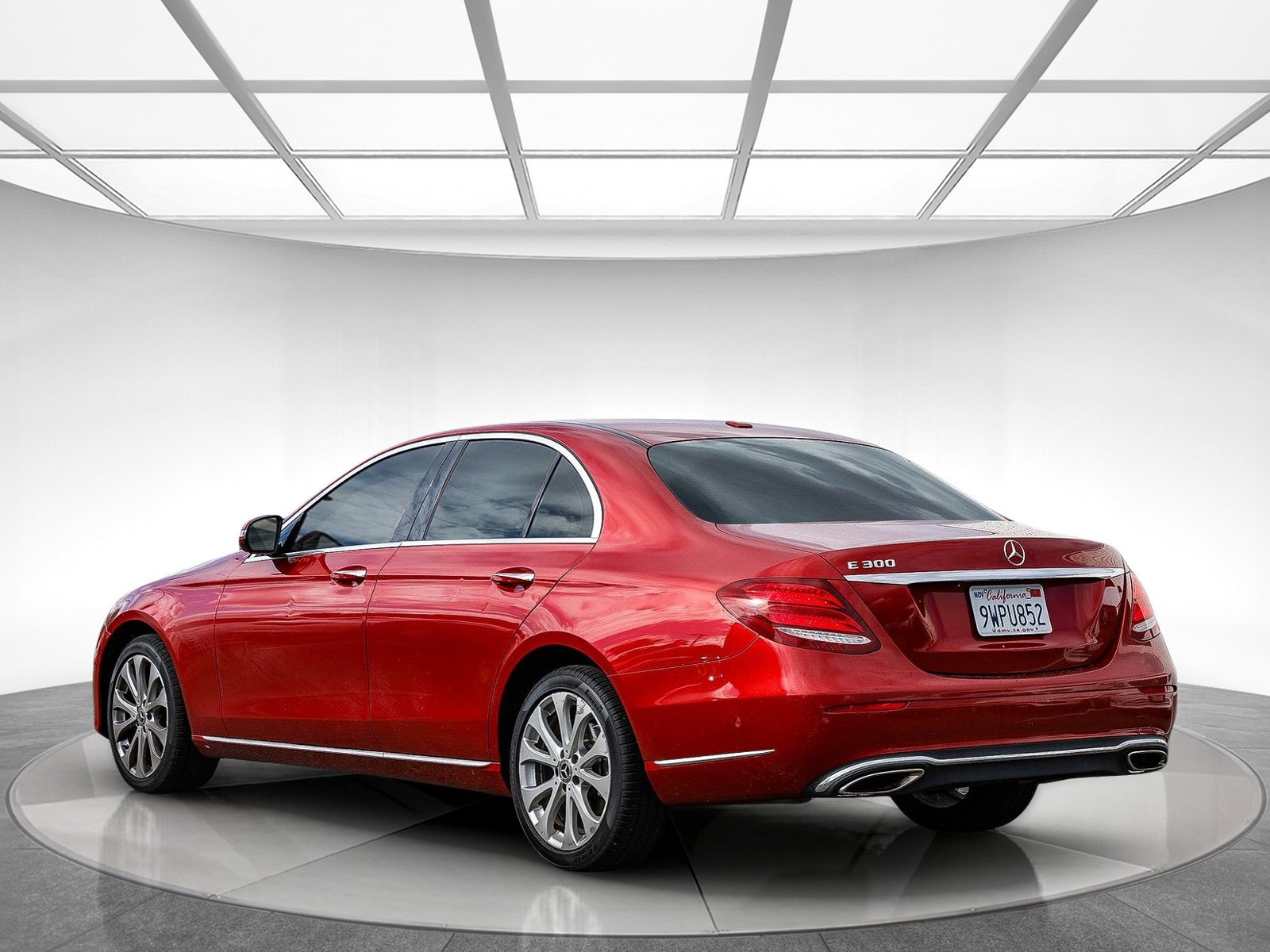 Used 2018 Mercedes-Benz E 300 image 2