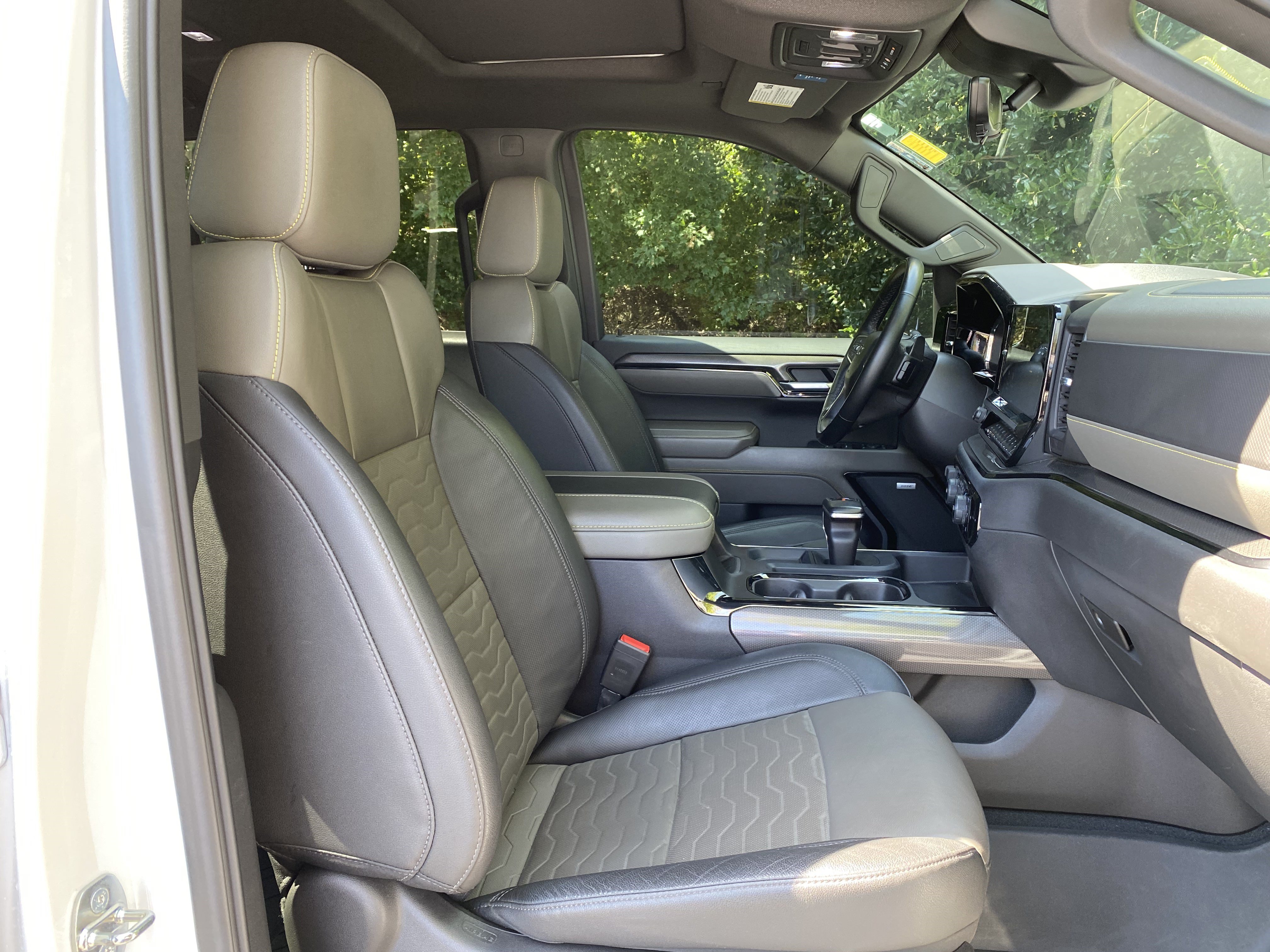 Used 2023 Chevrolet Silverado 1500 ZR2 w/ Technology Package AWD/4WD image 37