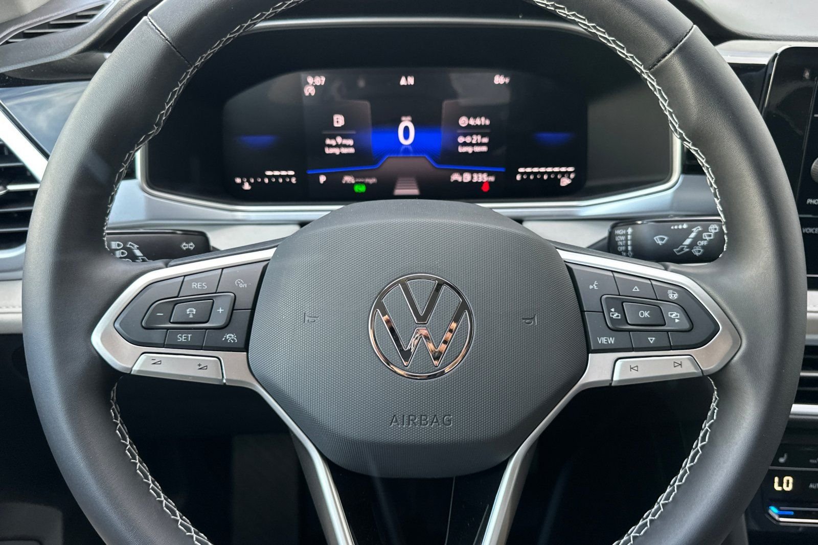 New 2026 Volkswagen Taos SE FWD image 23