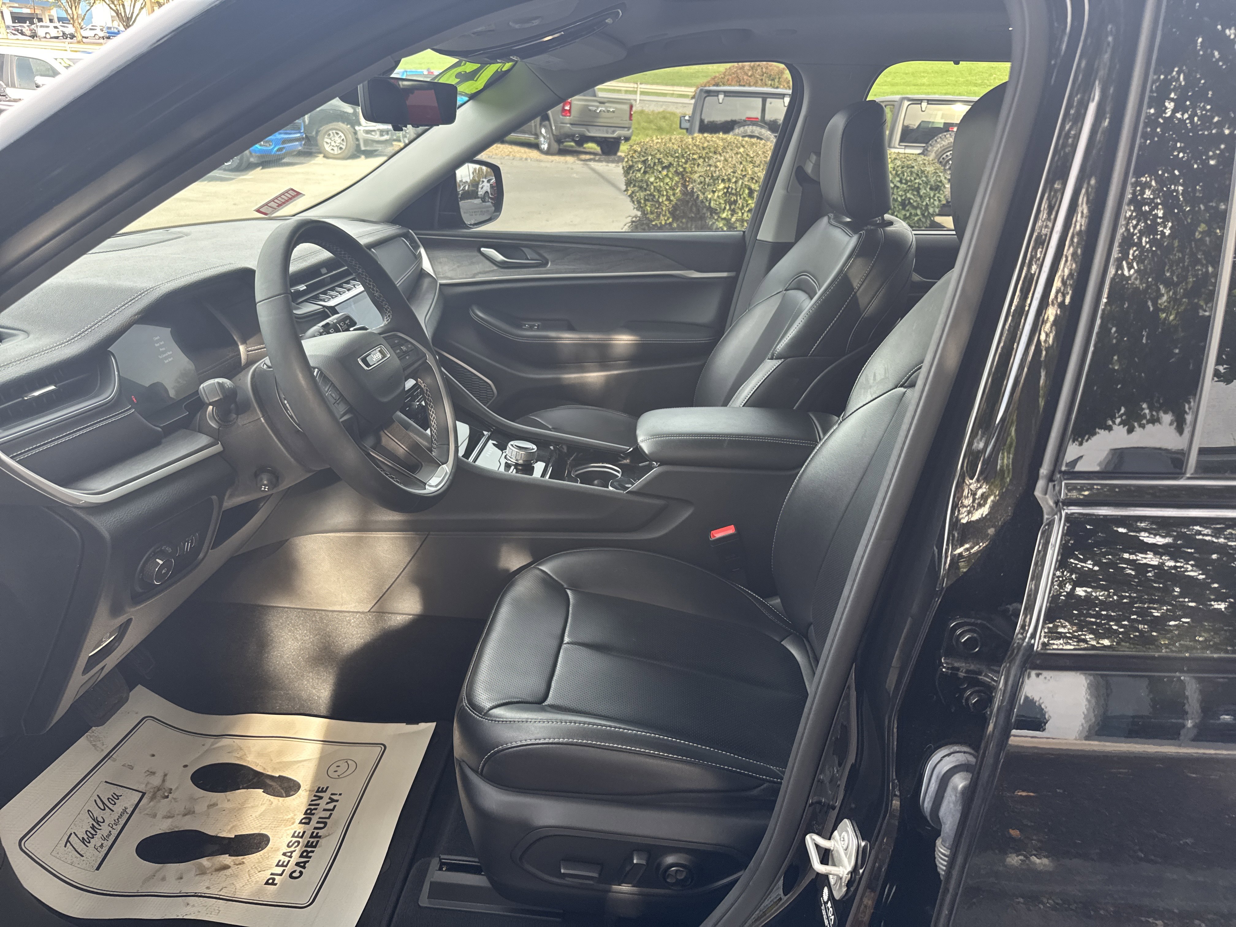 Used 2023 Jeep Grand Cherokee L Limited w/ Luxury Tech Group II image 12