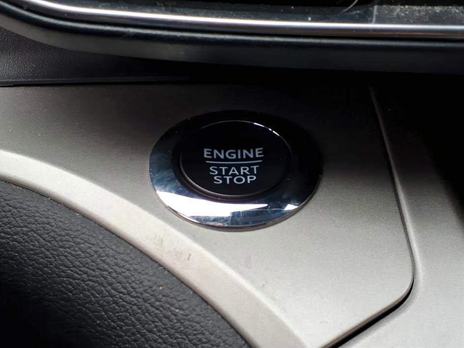 Used 2022 Ford Explorer XLT w/ Equipment Group 202A image 19