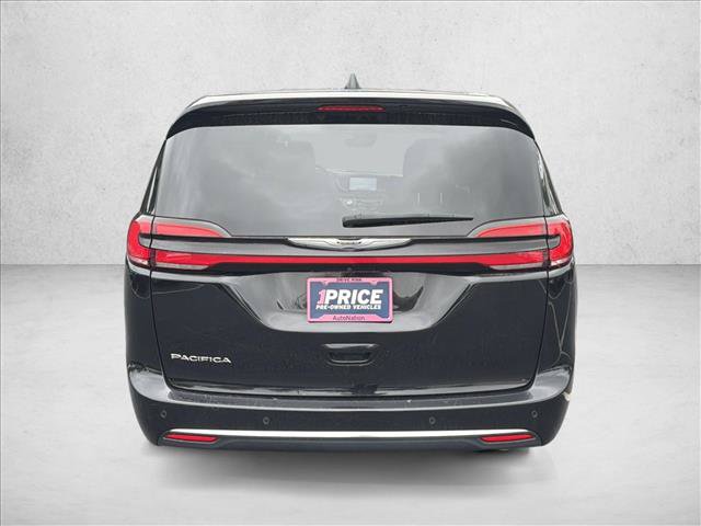 Used 2025 Chrysler Pacifica Select FWD image 6