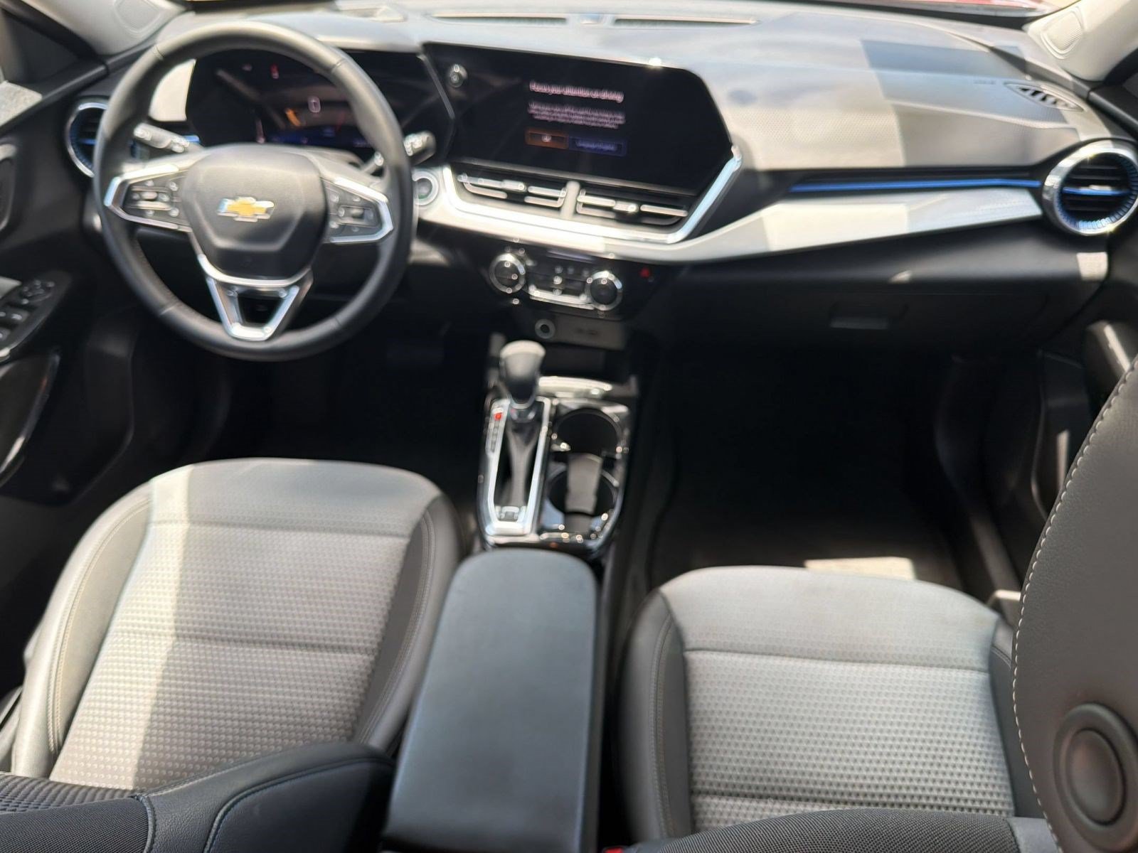 Used 2025 Chevrolet Trax LT w/ LT Convenience Package FWD image 15