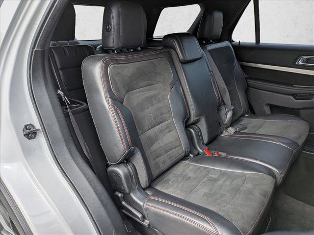 Used 2018 Ford Explorer XLT w/ Equipment Group 202A FWD image 20