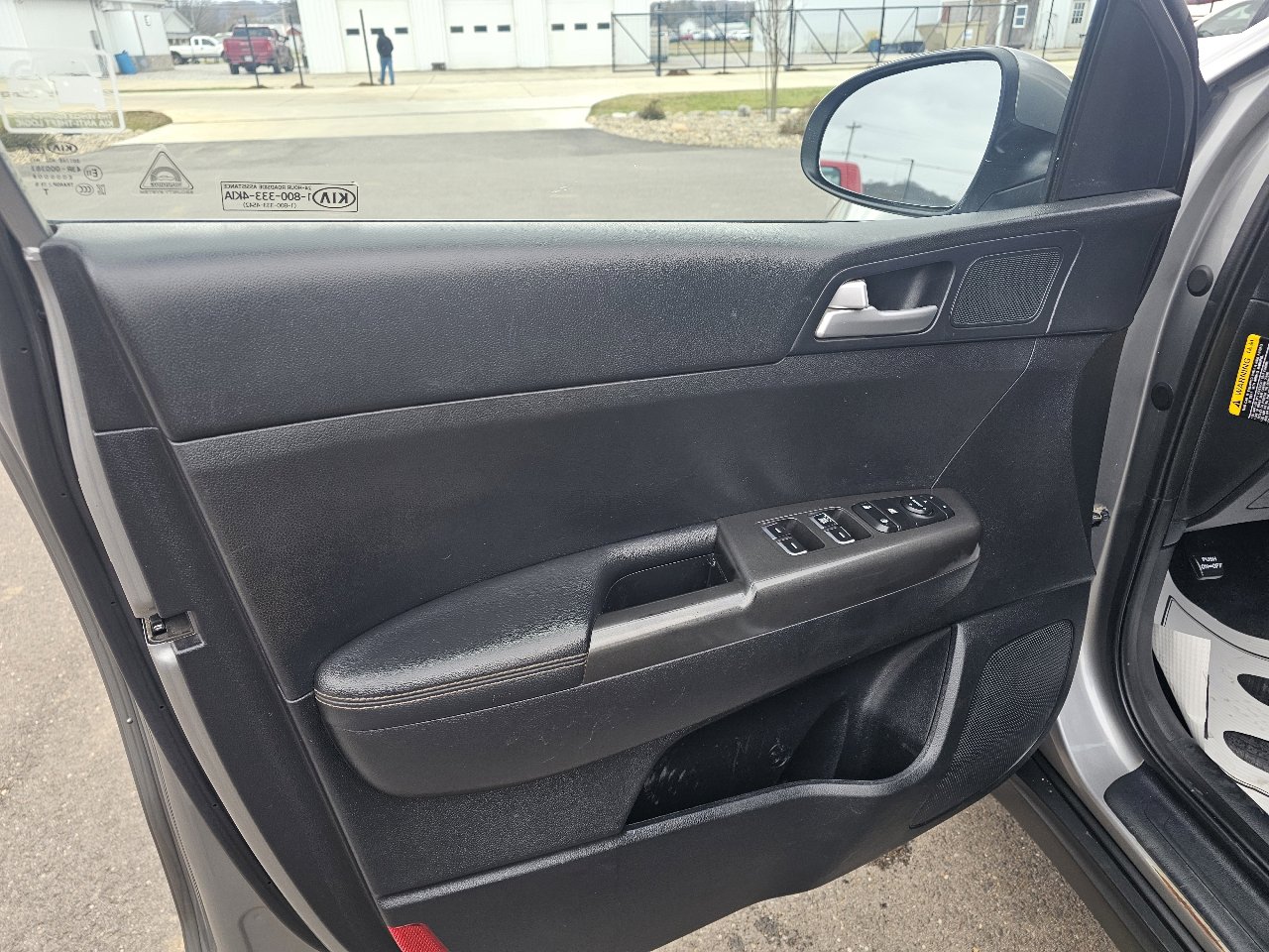 Used 2020 Kia Sportage LX image 8