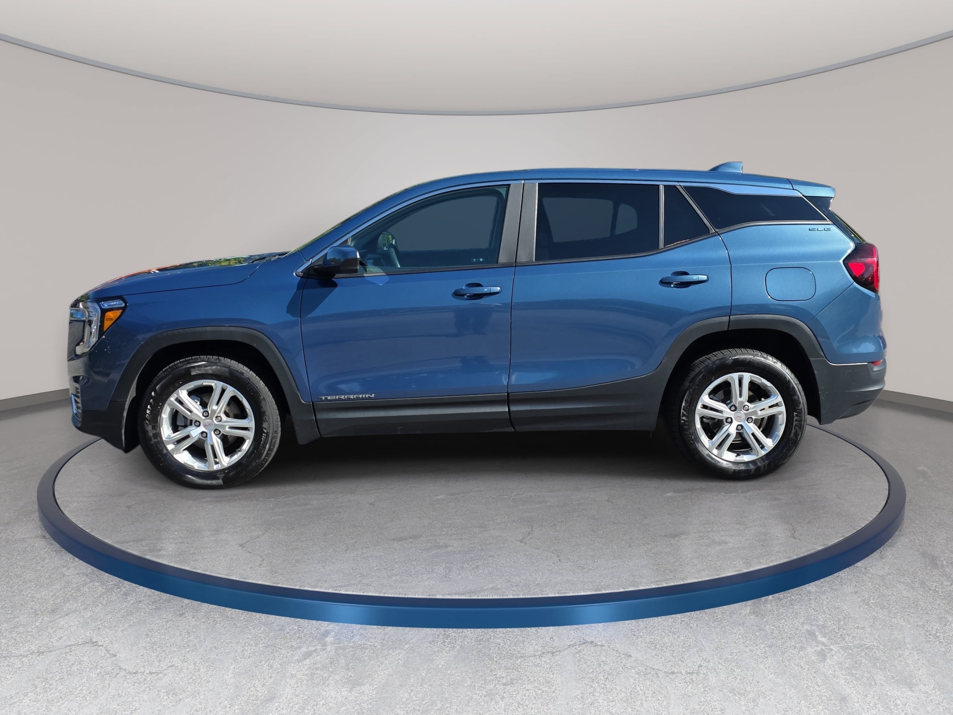 Used 2024 GMC Terrain SLE AWD/4WD image 8