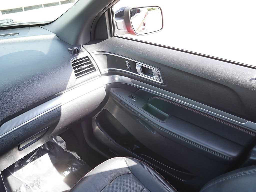 Used 2019 Ford Explorer Sport w/ Equipment Group 401A AWD/4WD image 26