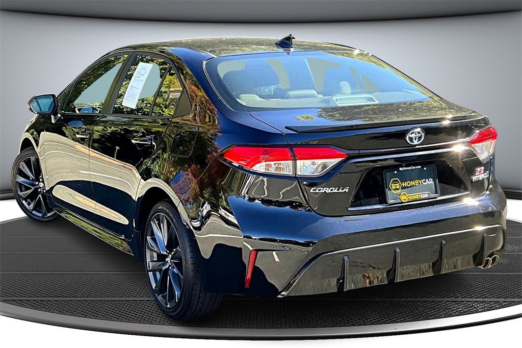 Used 2024 Toyota Corolla SE w/ Convenience Package image 4