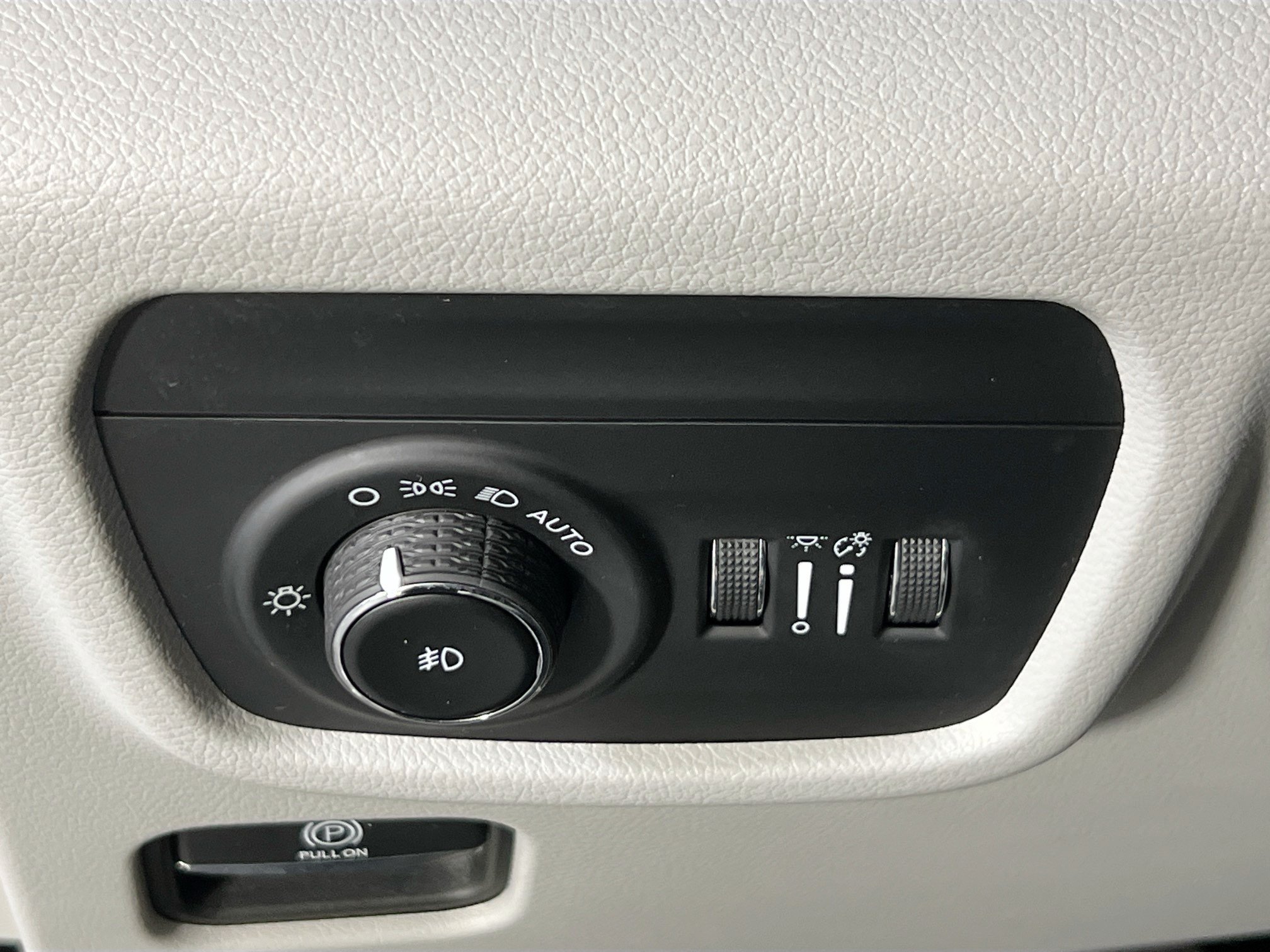Used 2022 Jeep Grand Cherokee Overland AWD/4WD image 10