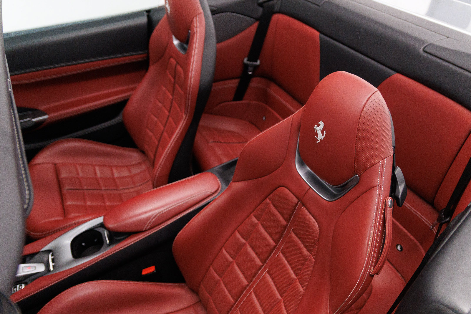 Used 2019 Ferrari Portofino RWD image 30