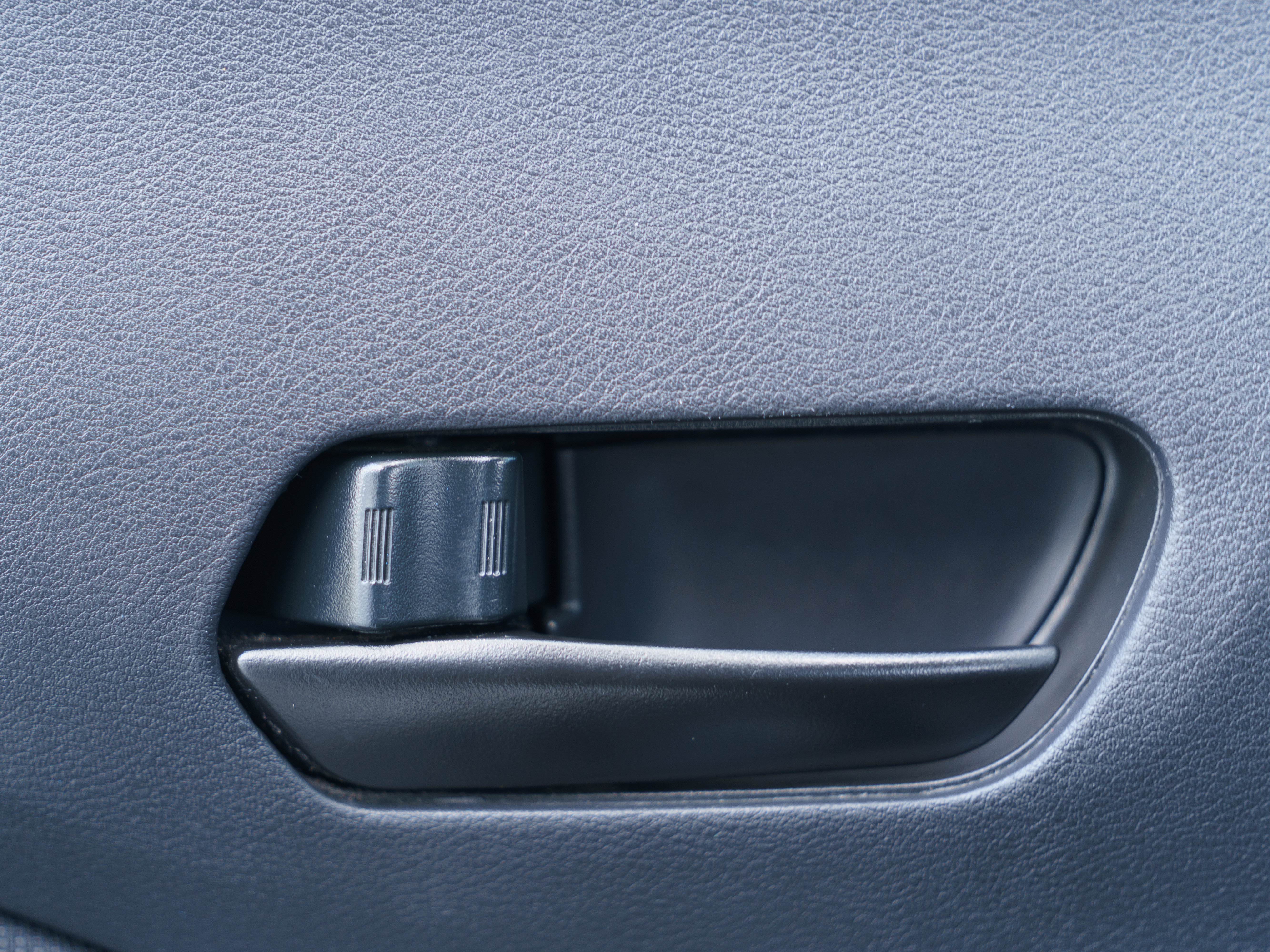 Used 2021 Nissan Kicks S FWD image 14