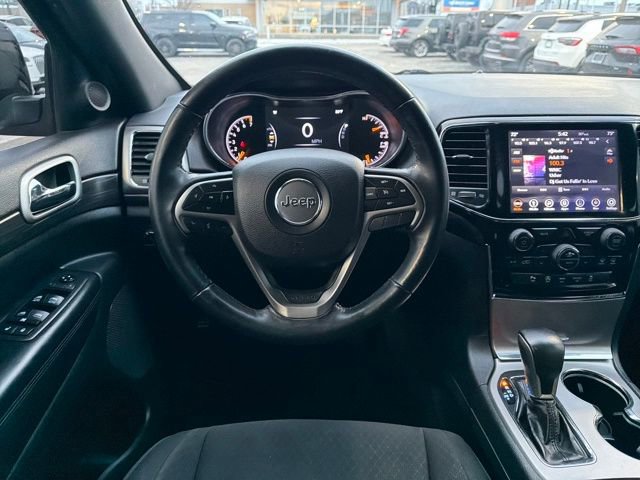 Used 2019 Jeep Grand Cherokee Laredo w/ 18" Wheel & 8.4" Radio Group image 17
