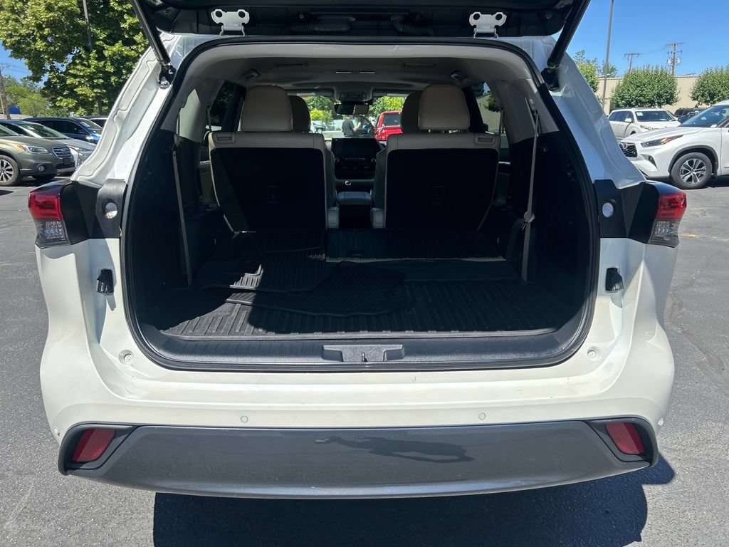 Certified 2021 Toyota Highlander Limited AWD/4WD image 15
