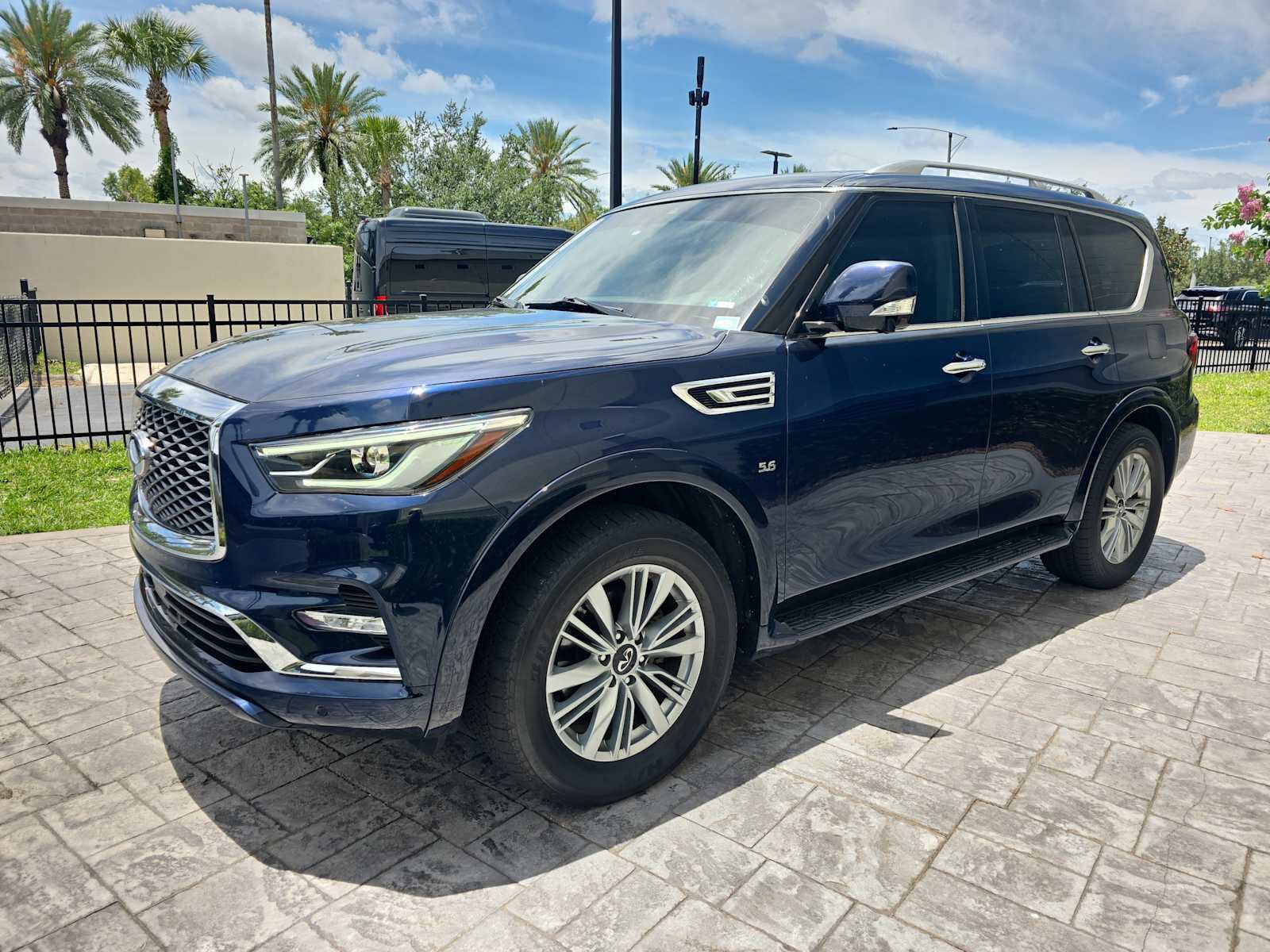 Used 2019 INFINITI QX80 Luxe RWD image 7