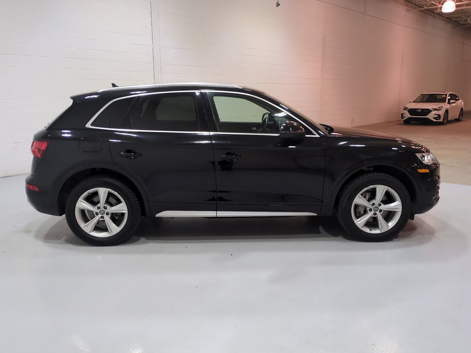 Used 2020 Audi Q5 2.0T Premium Plus w/ Premium Plus Package AWD/4WD image 4