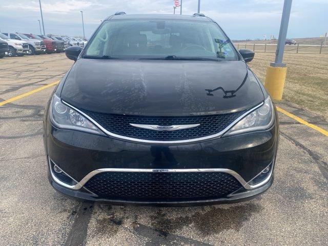 Used 2017 Chrysler Pacifica Touring-L image 6