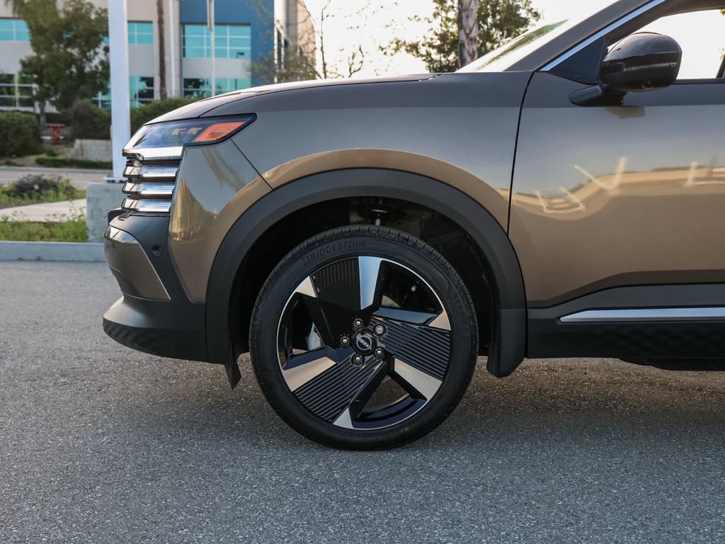 New 2026 Nissan Kicks SR FWD image 11