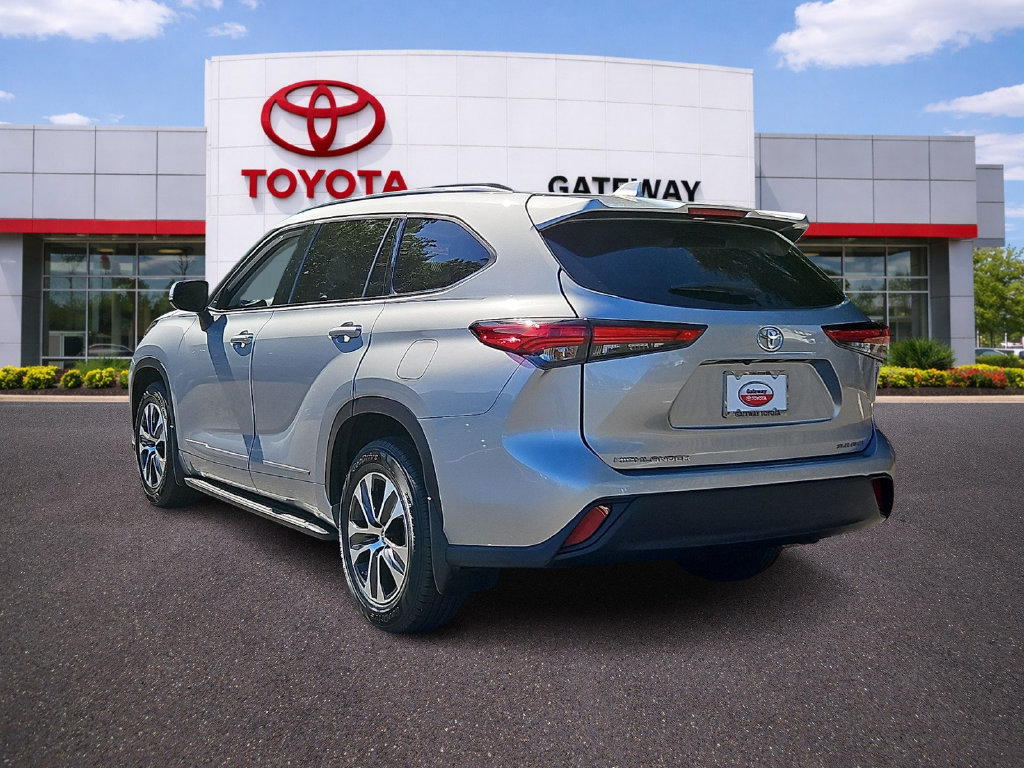 Certified 2021 Toyota Highlander XLE AWD/4WD image 7