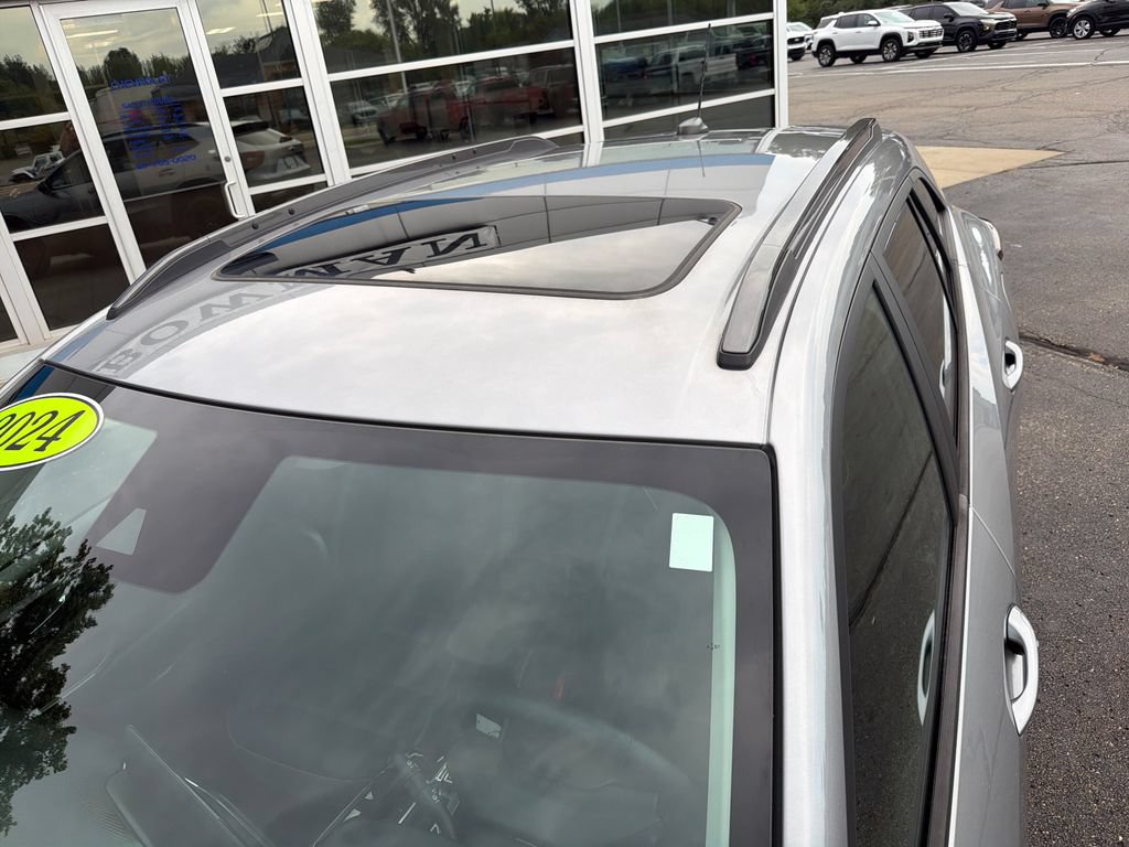 Used 2024 Chevrolet Trax ACTIV w/ Sunroof Package FWD image 15