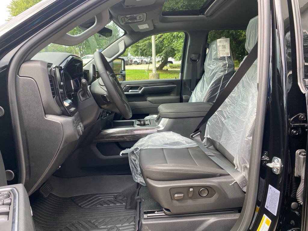 New 2026 Chevrolet Silverado 2500 LTZ w/ LTZ Plus Package AWD/4WD image 13