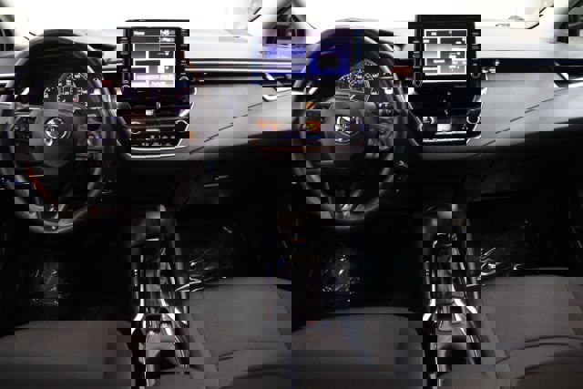 Used 2022 Toyota Corolla LE image 2