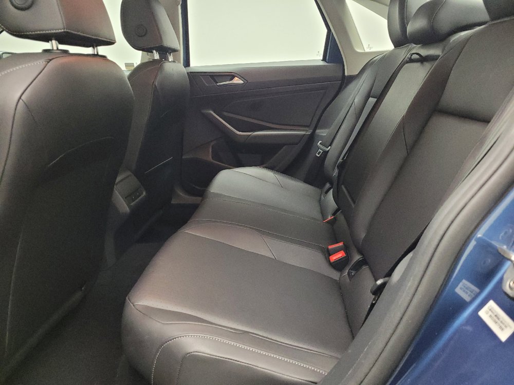 Used 2019 Volkswagen Jetta SE w/ Cold Weather Package FWD image 18