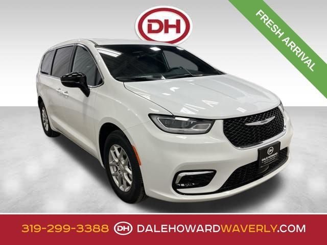 New 2026 Chrysler Pacifica Select