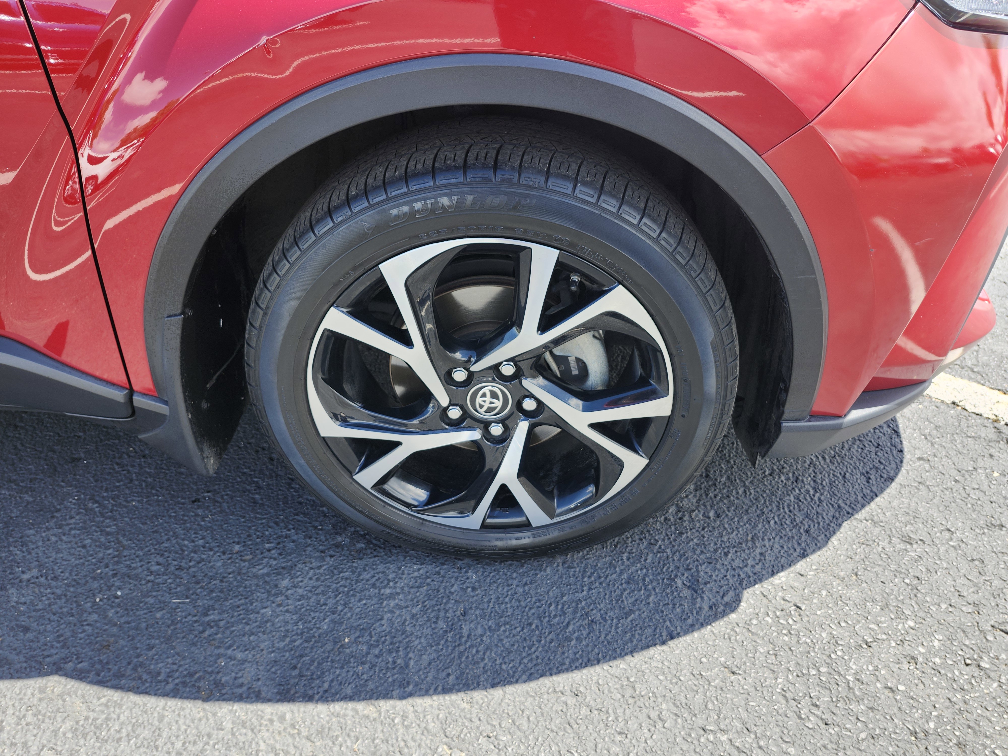 Used 2021 Toyota C-HR XLE FWD image 8