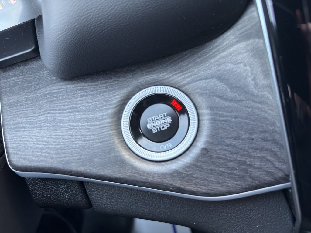 Used 2025 Jeep Grand Cherokee L Limited image 42