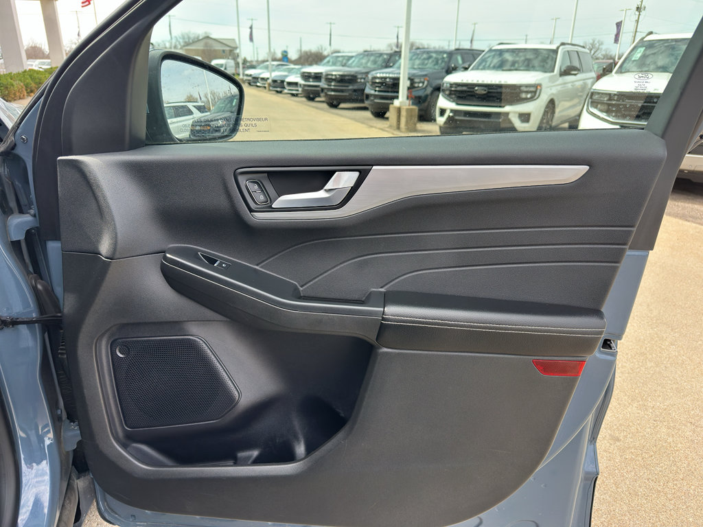 Used 2024 Ford Escape Platinum image 27
