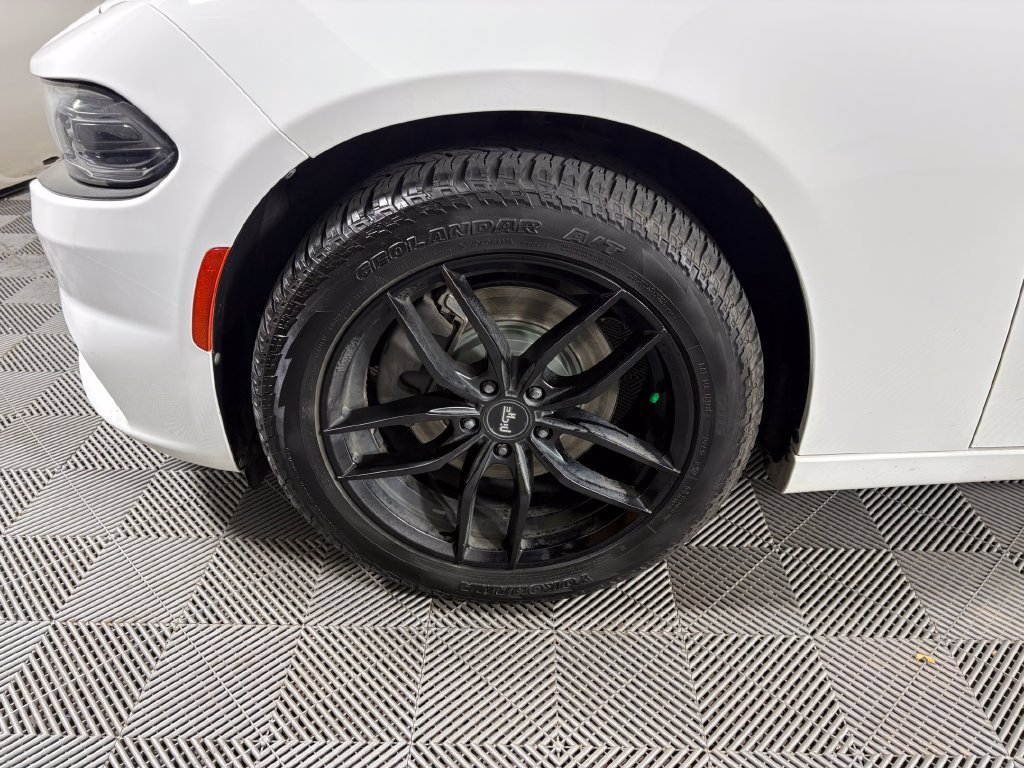 Used 2015 Dodge Charger SXT w/ AWD Premium Group image 10