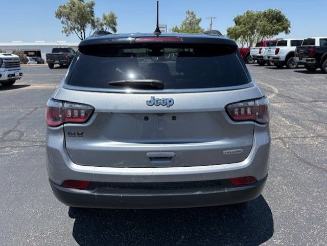 Used 2018 Jeep Compass Latitude w/ Popular Equipment Group FWD image 4