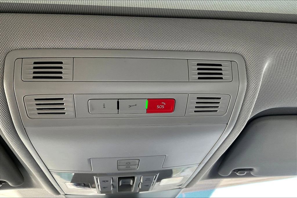 Used 2025 Volkswagen Taos SE image 16